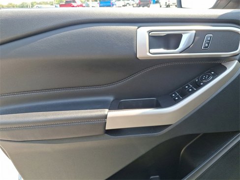 Used 2023 Ford Explorer XLT w/ Equipment Group 202A image 16