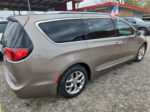 Used 2017 Chrysler Pacifica Limited w/ UConnect Theater Package image 4