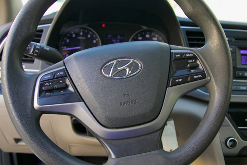 Used 2017 Hyundai Elantra SE image 17