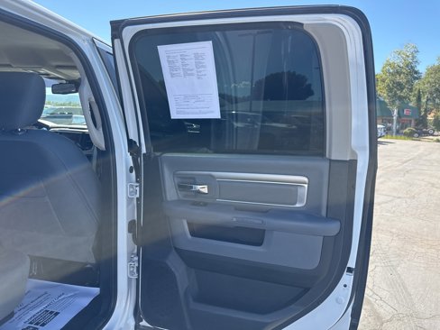 Used 2015 RAM 3500 SLT w/ Luxury Group image 38