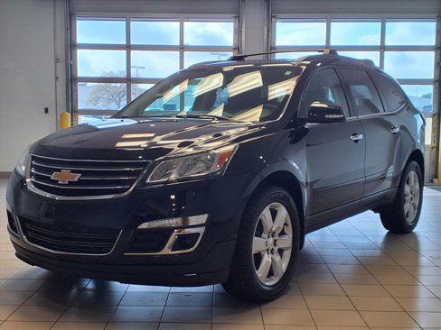 Used 2017 Chevrolet Traverse LT w/ Style and Technology Package image 2