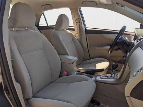 Used 2013 Toyota Corolla LE image 19