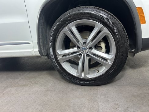 Used 2017 Volkswagen Tiguan Sport image 9