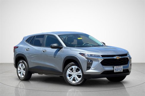 Used 2024 Chevrolet Trax LS w/ Driver Confidence Package image 2