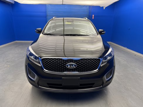 Used 2017 Kia Sorento LX w/ LX Convenience Package image 3