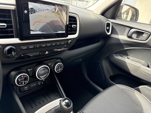 New 2025 Hyundai Venue Limited image 6