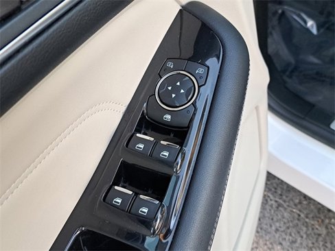 Used 2018 Ford Edge Titanium w/ Equipment Group 301A image 21