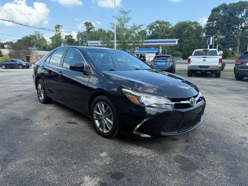Used 2015 Toyota Camry SE image 2