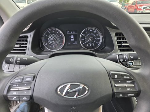 Used 2020 Hyundai Elantra SE w/ Cargo Package (C1) image 2