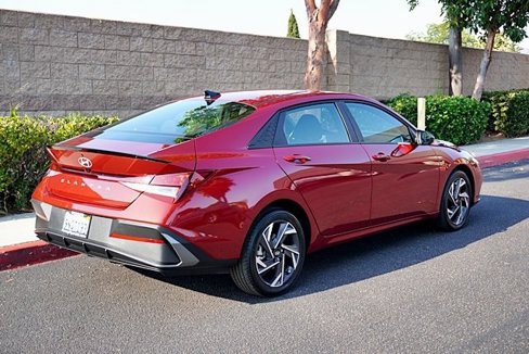 Certified 2025 Hyundai Elantra Sport image 8