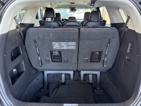 Used 2022 Kia Carnival EX image 12