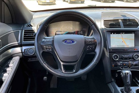 Used 2018 Ford Explorer XLT w/ Equipment Group 202A image 5