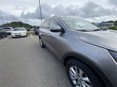 Used 2017 Kia Sorento LX image 12