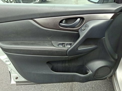 Used 2022 Nissan Rogue Sport S image 9