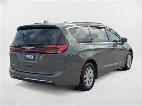 Used 2021 Chrysler Pacifica Touring-L image 5