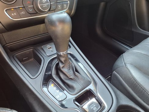 Used 2020 Jeep Cherokee Limited image 32