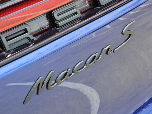 Certified 2025 Porsche Macan S image 12