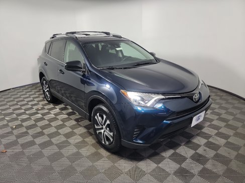 Used 2017 Toyota RAV4 LE image 2