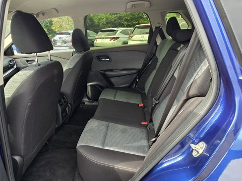 Used 2023 Nissan Rogue SV image 12