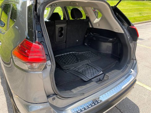 Used 2017 Nissan Rogue SV image 5