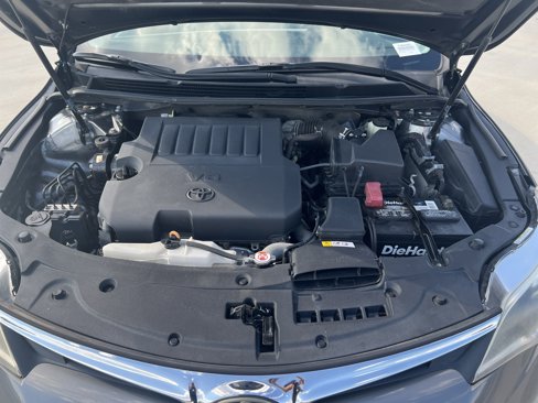Used 2018 Toyota Avalon Limited image 34