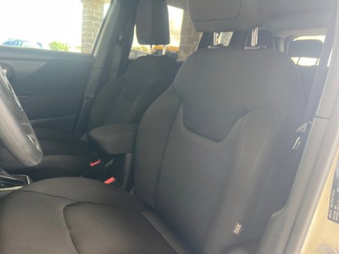 Used 2020 Jeep Renegade Sport w/ Sport Appearance Group image 16