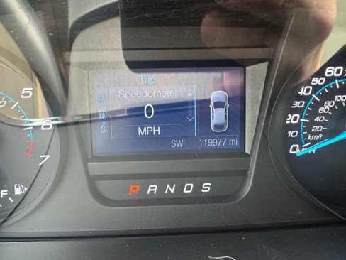 Used 2017 Ford Taurus SE image 12