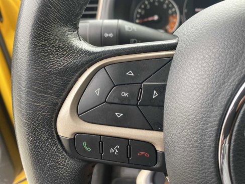 Used 2016 Jeep Renegade Latitude image 17