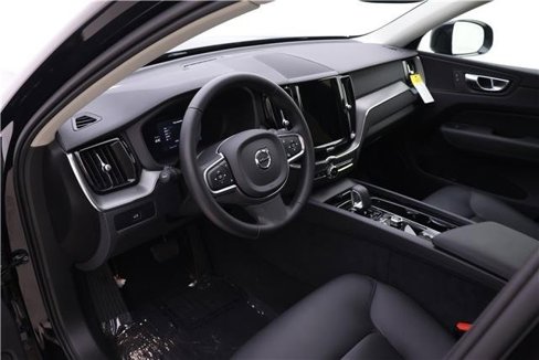 Certified 2025 Volvo XC60 B5 Core w/ Protection Package Premier image 9
