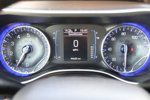 Used 2019 Chrysler Pacifica Touring-L image 14