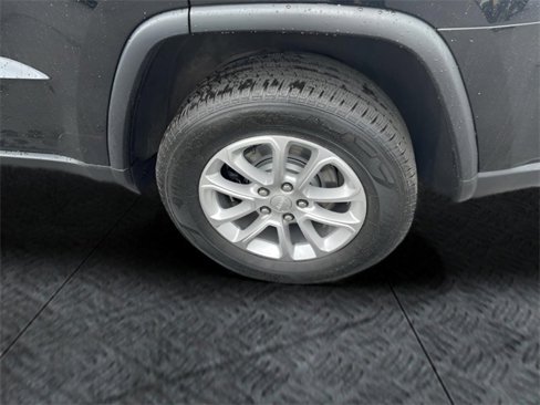Used 2021 Jeep Grand Cherokee Laredo X image 24