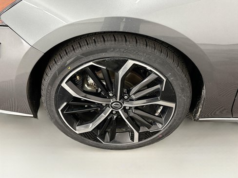 Used 2023 Nissan Altima 2.5 SR image 11