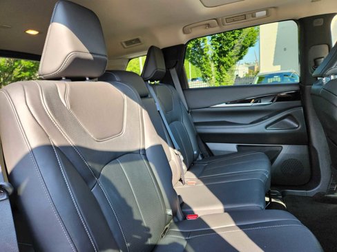 Certified 2025 INFINITI QX60 Pure image 16
