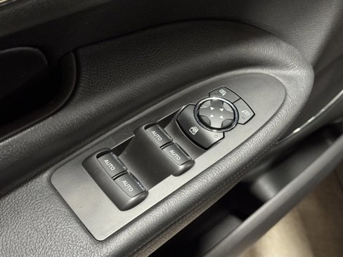 Used 2015 Lincoln MKT AWD image 14