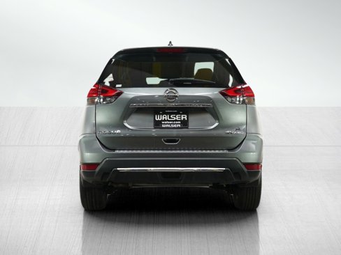 Used 2017 Nissan Rogue SV w/ Midnight Edition Package image 4