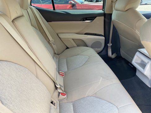Used 2018 Toyota Camry LE image 7