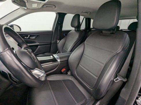 Used 2024 Mercedes-Benz GLC 300 image 4