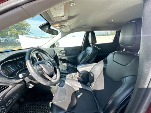 Used 2019 Jeep Cherokee Latitude Plus w/ Comfort/Convenience Group image 34