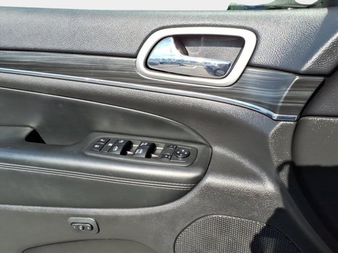 Used 2019 Jeep Grand Cherokee Limited image 20