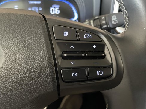 Used 2024 Hyundai Venue SEL image 18