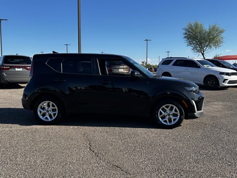 Used 2023 Kia Soul LX w/ LX Technology Package image 5