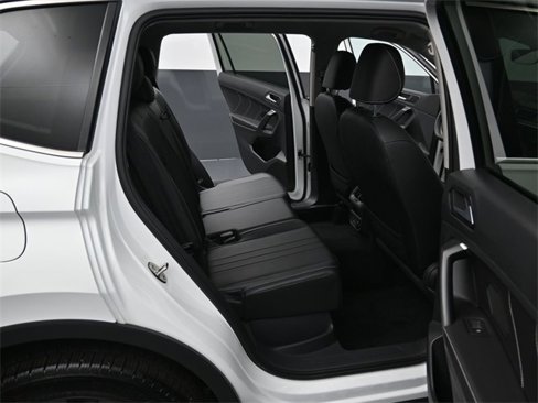 Used 2022 Volkswagen Tiguan SE image 31