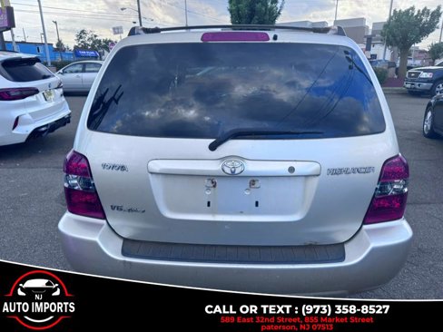 Used 2004 Toyota Highlander 4WD V6 w/ 3rd Row image 10