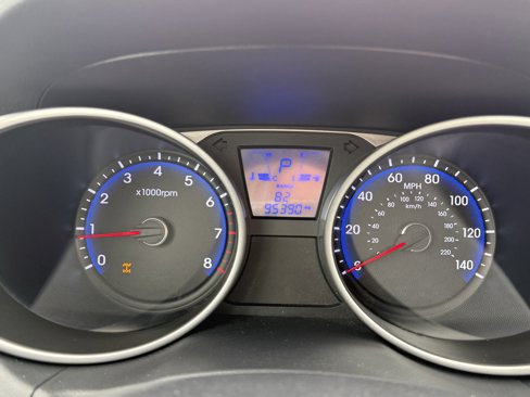 Used 2012 Hyundai Tucson Limited image 16
