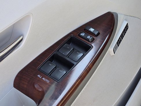 Used 2011 Toyota Venza w/ Leather Pkg image 19