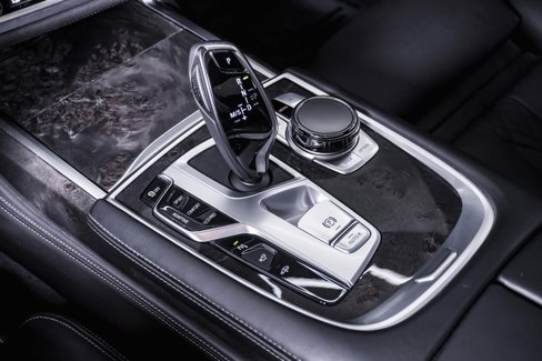 Used 2022 BMW 750i xDrive w/ Executive Package image 28