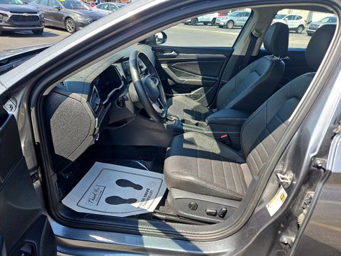 Used 2024 Volkswagen Jetta SE image 16