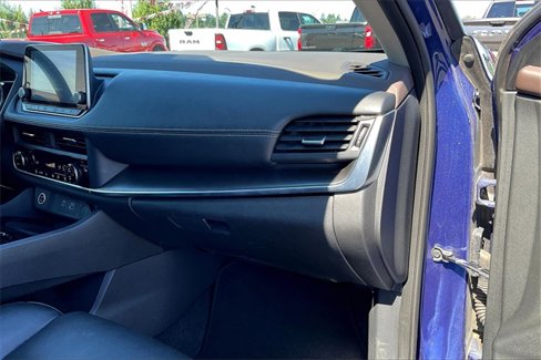 Used 2023 Nissan Rogue SV image 16