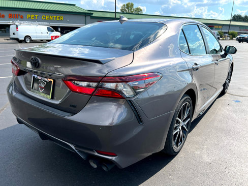 Used 2022 Toyota Camry SE image 5