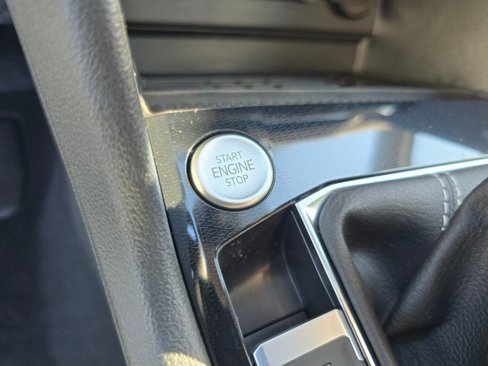 New 2025 Volkswagen Taos SE image 34